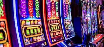 GKK 777 APK ပလက်ဖောင်း Slots Live Casino Sportsbook Esports Myanmar ကစားသမားများ Mobile APP ဖြင့် ကစားနေသောမြင်ကွင်း